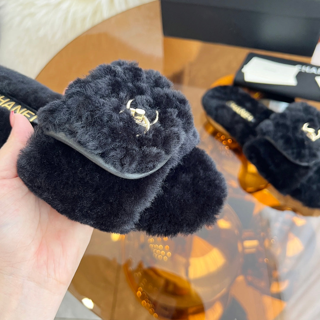 CHANEL 25S FUR SLIPPERS IN BLACK LOGO GOLD HARDWRE - 35
