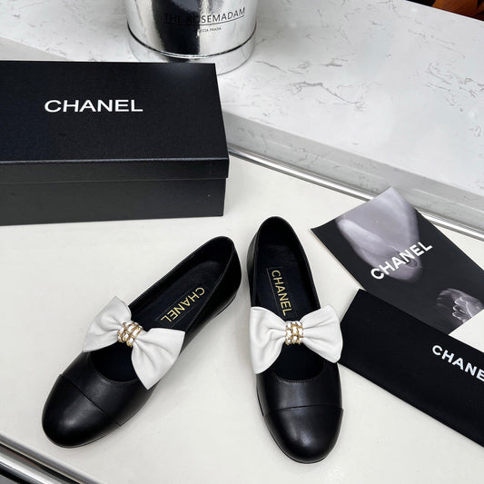 CHANEL 25S MARY JANES IN BLACK CALFSKIN WITH WHITE BOW GOLD HARDWRE - 35