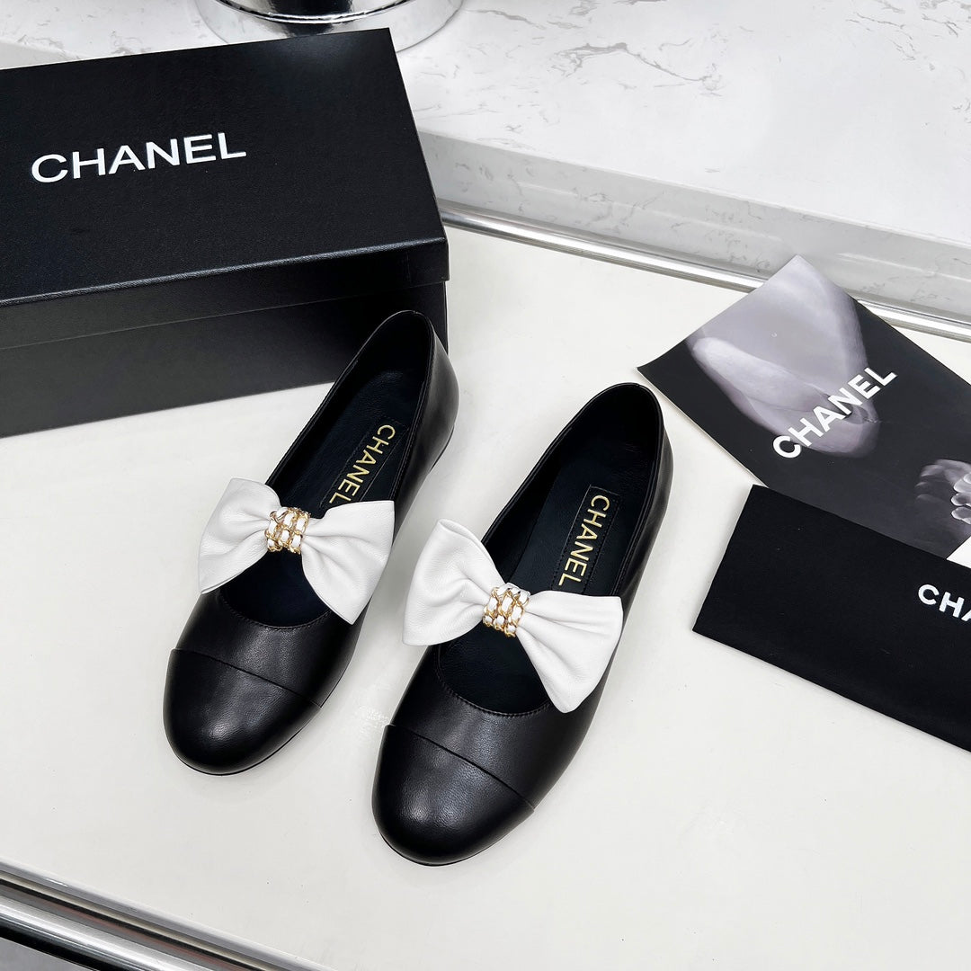 CHANEL 25S MARY JANES IN BLACK CALFSKIN WITH WHITE BOW GOLD HARDWRE - 35