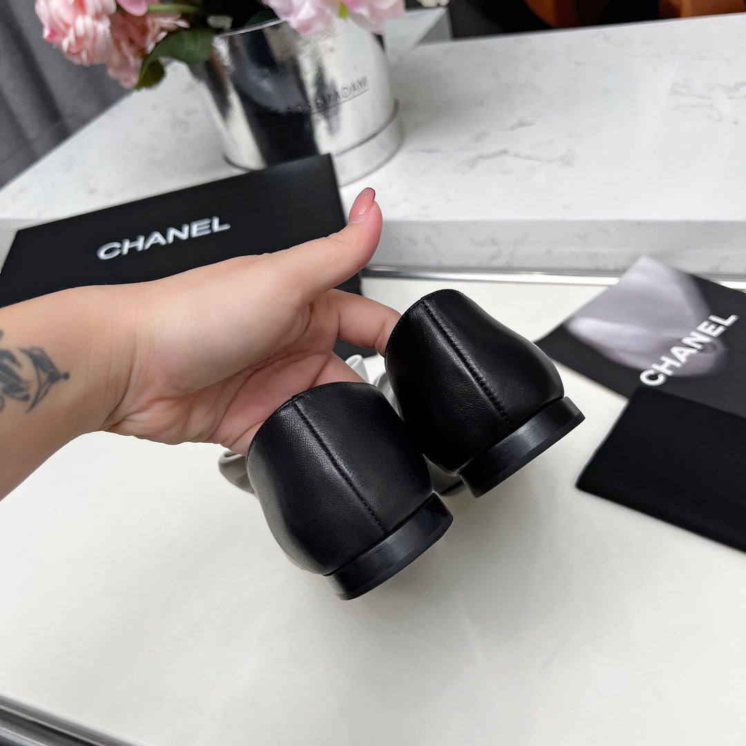 CHANEL 25S MARY JANES IN BLACK CALFSKIN WITH WHITE BOW GOLD HARDWRE - 35