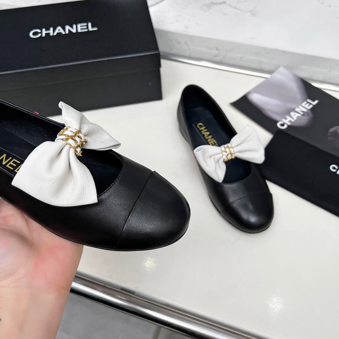 CHANEL 25S MARY JANES IN BLACK CALFSKIN WITH WHITE BOW GOLD HARDWRE - 35