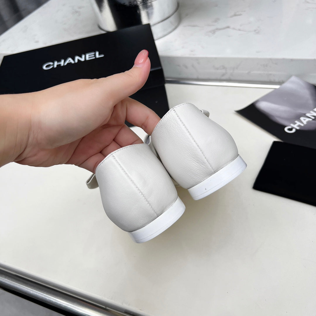 CHANEL 25S MARY JANES IN WHITE MIX BLACK CALFSKIN WITH BOW GOLD HARDWRE - 35