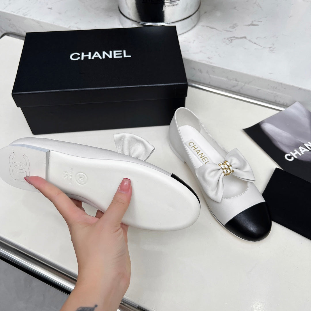 CHANEL 25S MARY JANES IN WHITE MIX BLACK CALFSKIN WITH BOW GOLD HARDWRE - 35