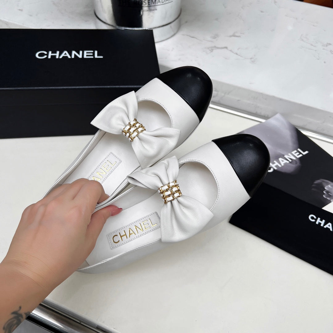 CHANEL 25S MARY JANES IN WHITE MIX BLACK CALFSKIN WITH BOW GOLD HARDWRE - 35
