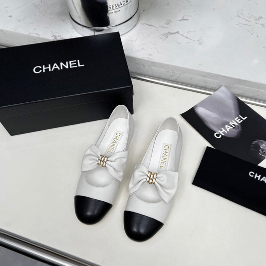 CHANEL 25S MARY JANES IN WHITE MIX BLACK CALFSKIN WITH BOW GOLD HARDWRE - 35