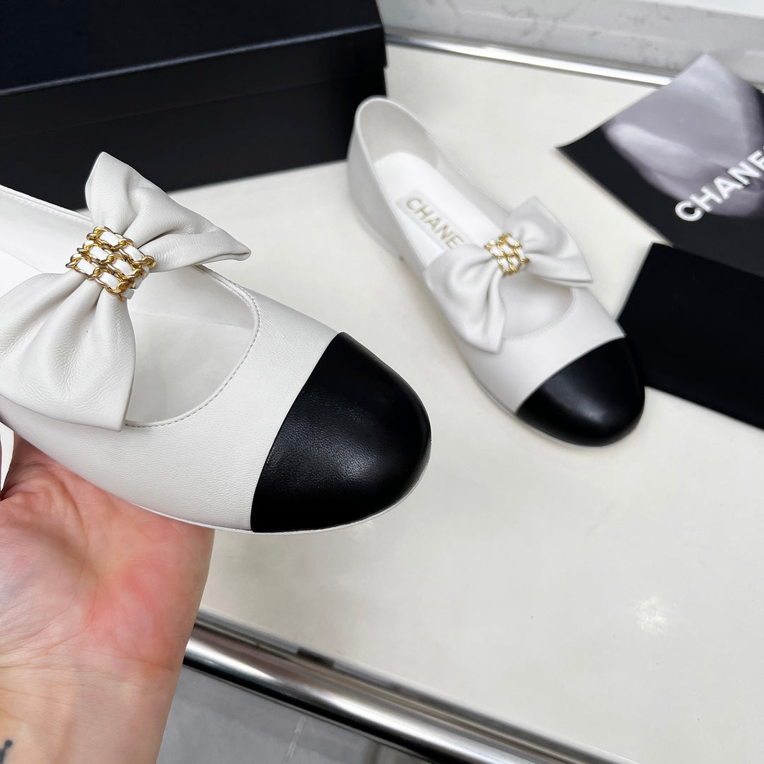CHANEL 25S MARY JANES IN WHITE MIX BLACK CALFSKIN WITH BOW GOLD HARDWRE - 35