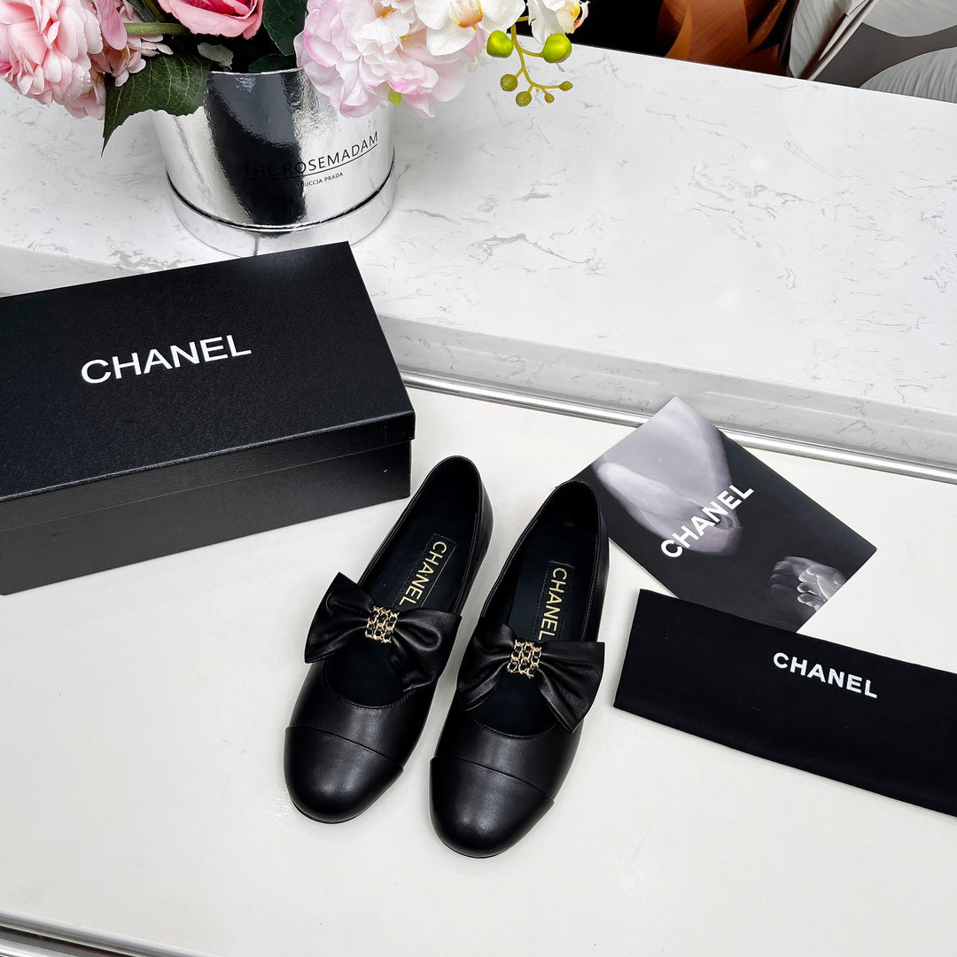 CHANEL 25S MARY JANES IN BLACK CALFSKIN WITH BOW GOLD HARDWRE - 35