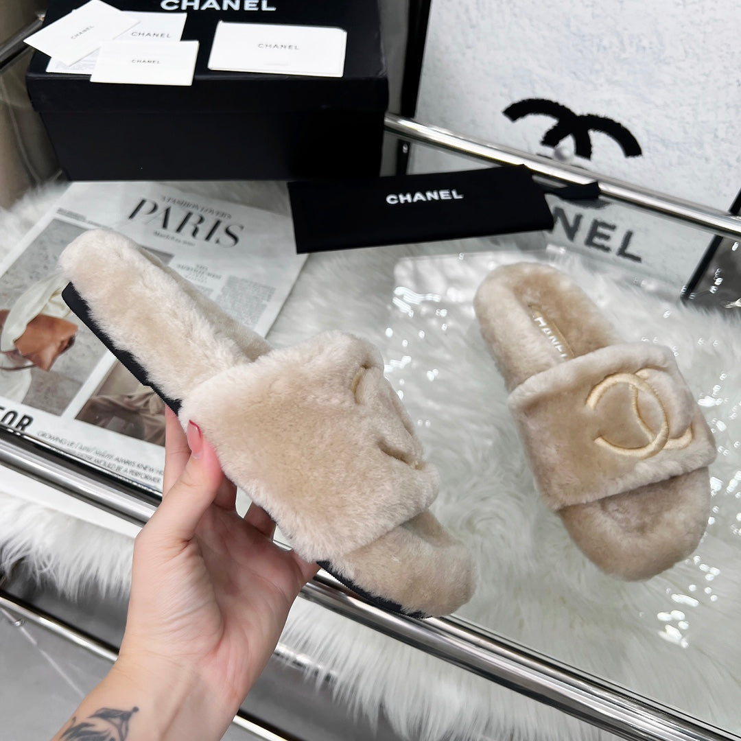 CHANEL 25S FUR SLIPPERS IN LIGHT BEIGE - 35