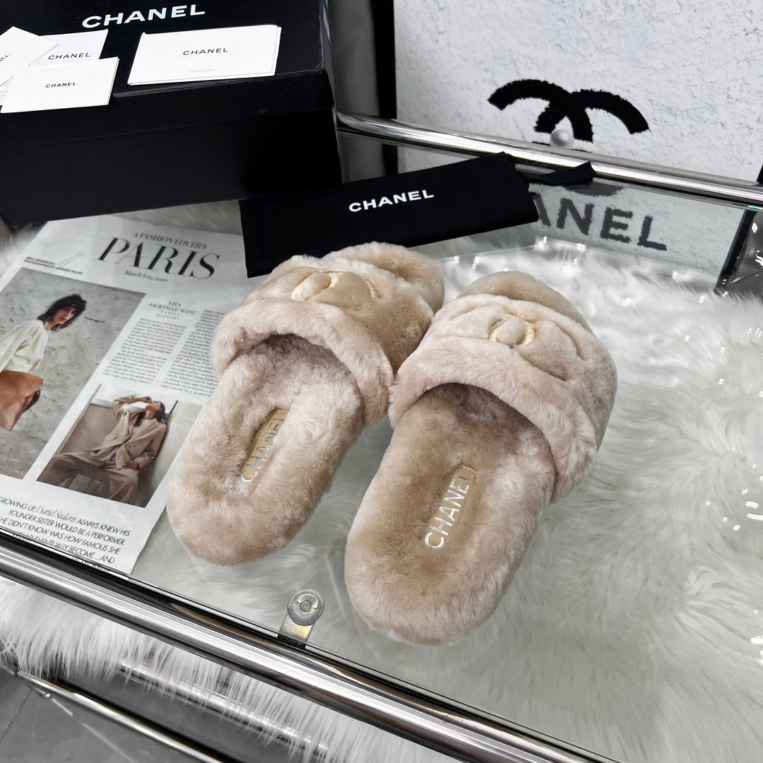 CHANEL 25S FUR SLIPPERS IN LIGHT BEIGE - 35