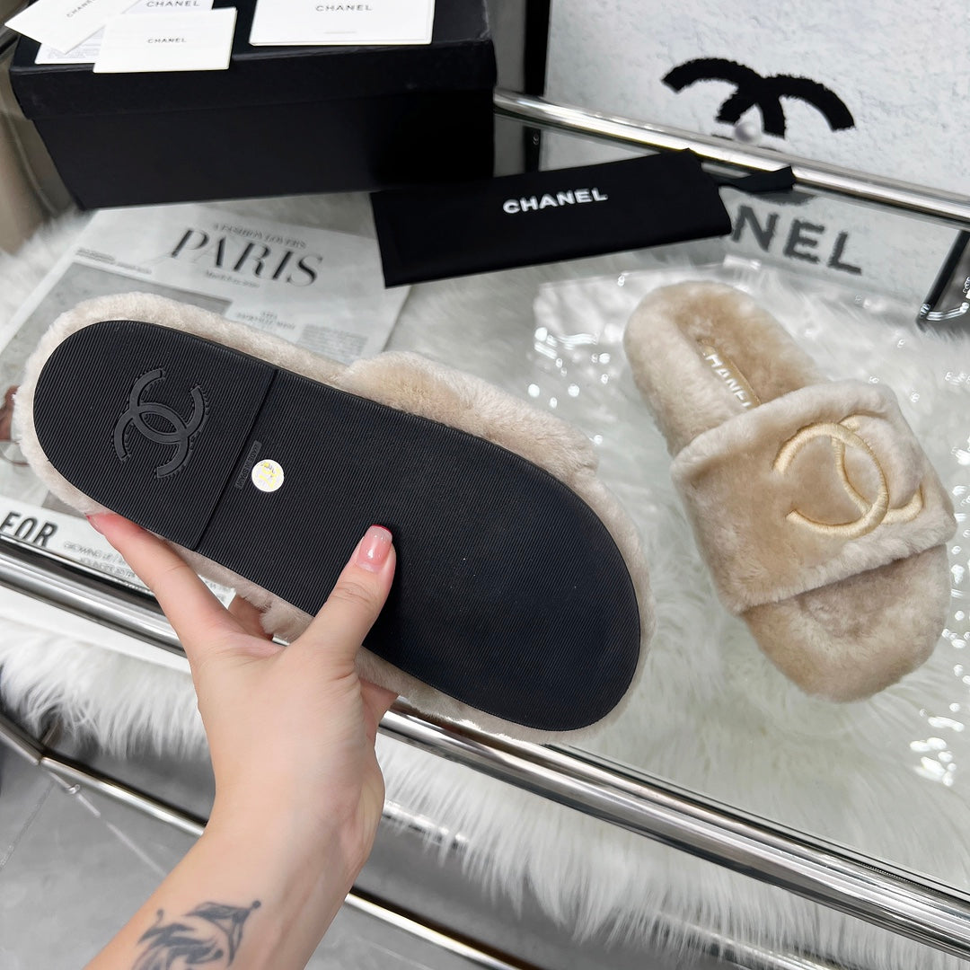 CHANEL 25S FUR SLIPPERS IN LIGHT BEIGE - 35