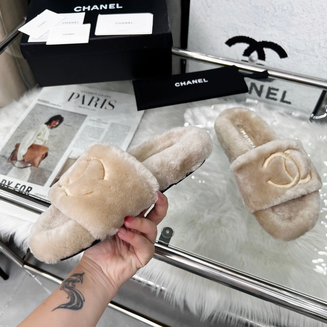 CHANEL 25S FUR SLIPPERS IN LIGHT BEIGE - 35
