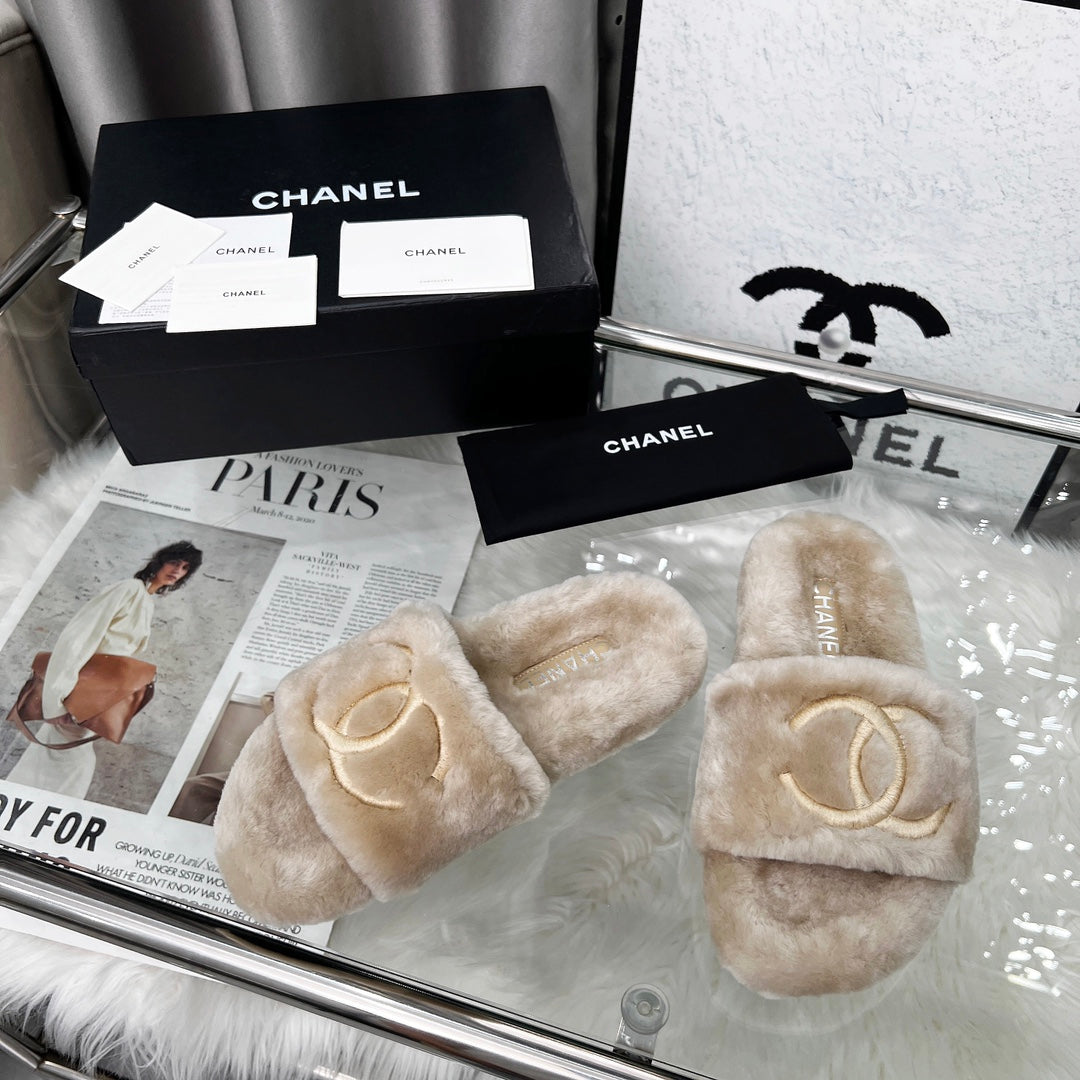 CHANEL 25S FUR SLIPPERS IN LIGHT BEIGE - 35