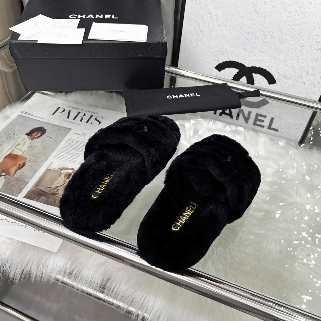 CHANEL 25S FUR SLIPPERS IN BLACK - 35