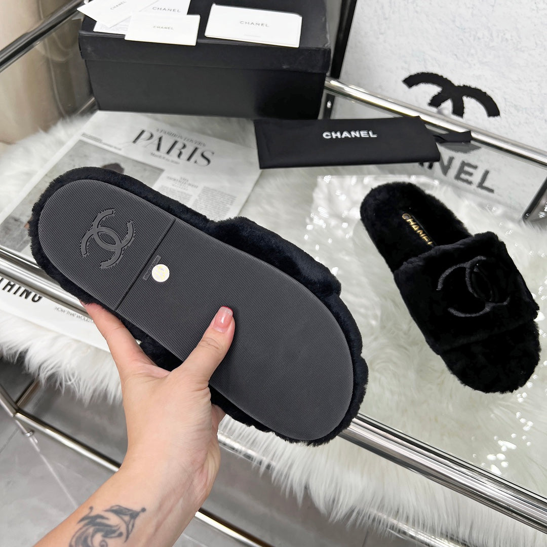 CHANEL 25S FUR SLIPPERS IN BLACK - 35