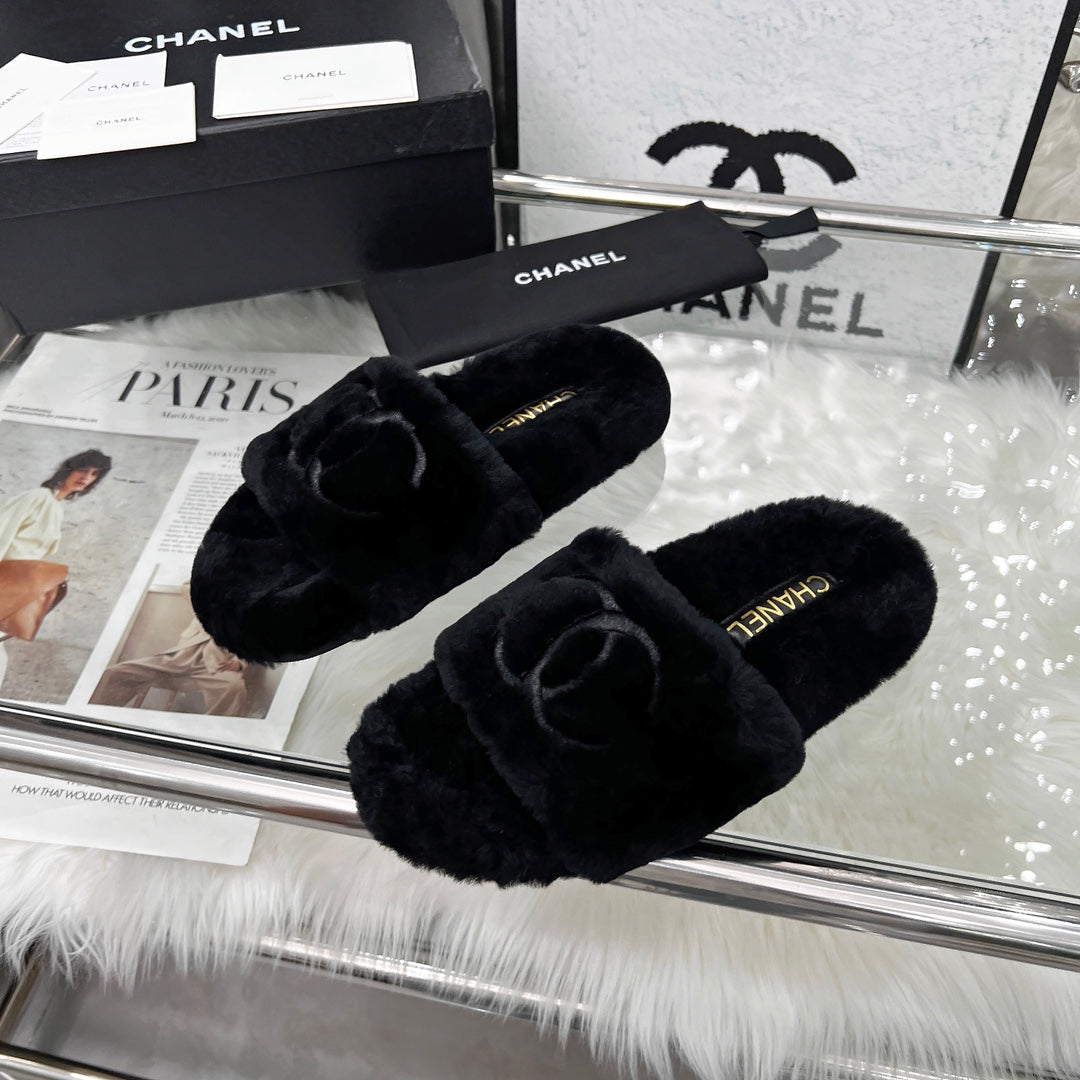 CHANEL 25S FUR SLIPPERS IN BLACK - 35