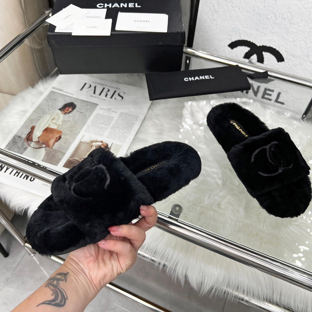 CHANEL 25S FUR SLIPPERS IN BLACK - 35