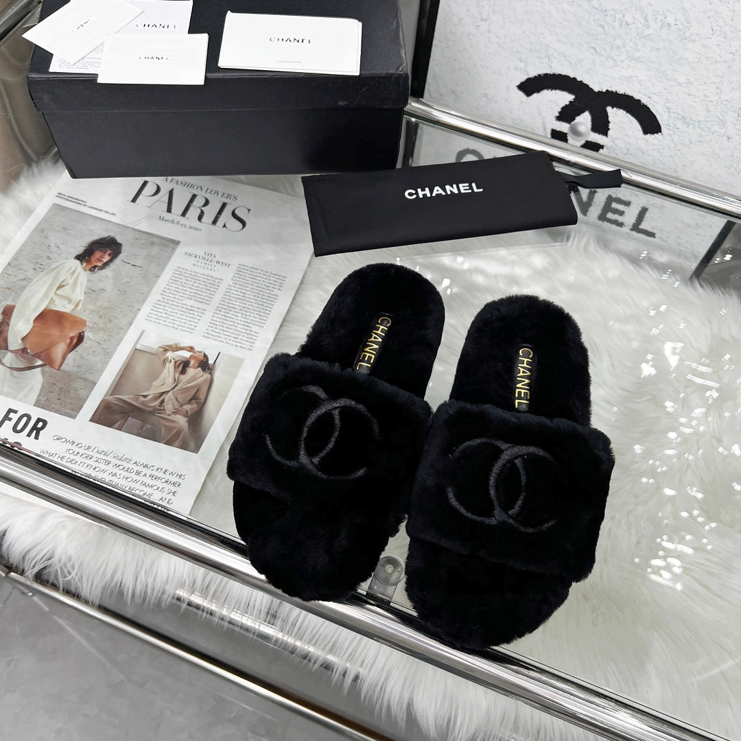 CHANEL 25S FUR SLIPPERS IN BLACK - 35