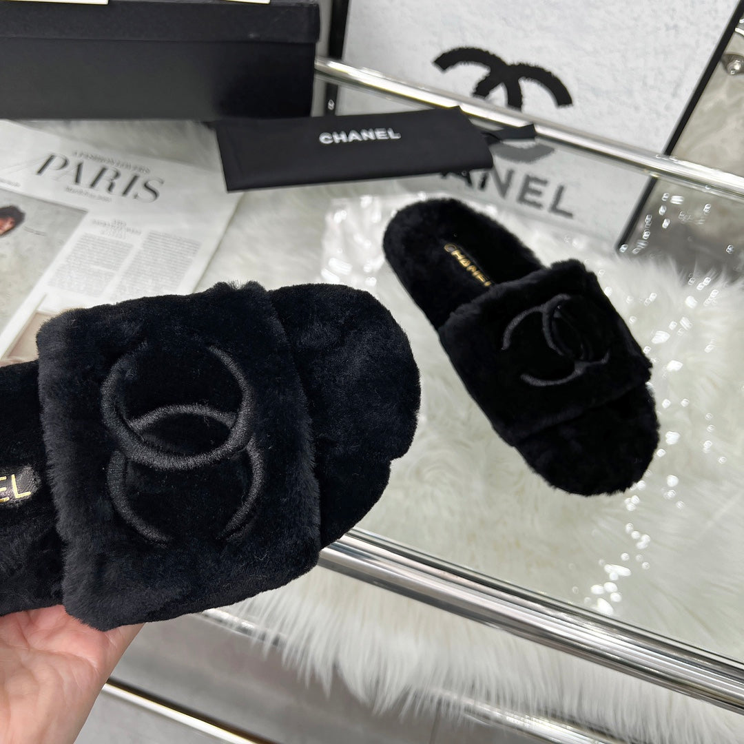 CHANEL 25S FUR SLIPPERS IN BLACK - 35