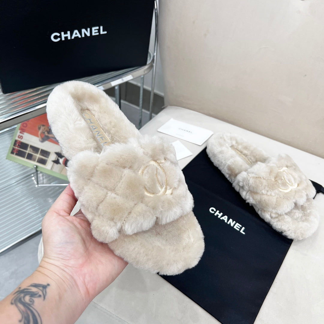 CHANEL 25S FUR SLIPPERS WITH EXPOSED-STITCH STRAPS IN LIGHT GRAY - 35