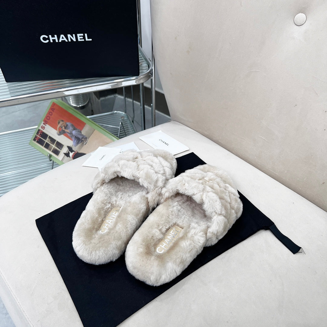 CHANEL 25S FUR SLIPPERS WITH EXPOSED-STITCH STRAPS IN LIGHT GRAY - 35