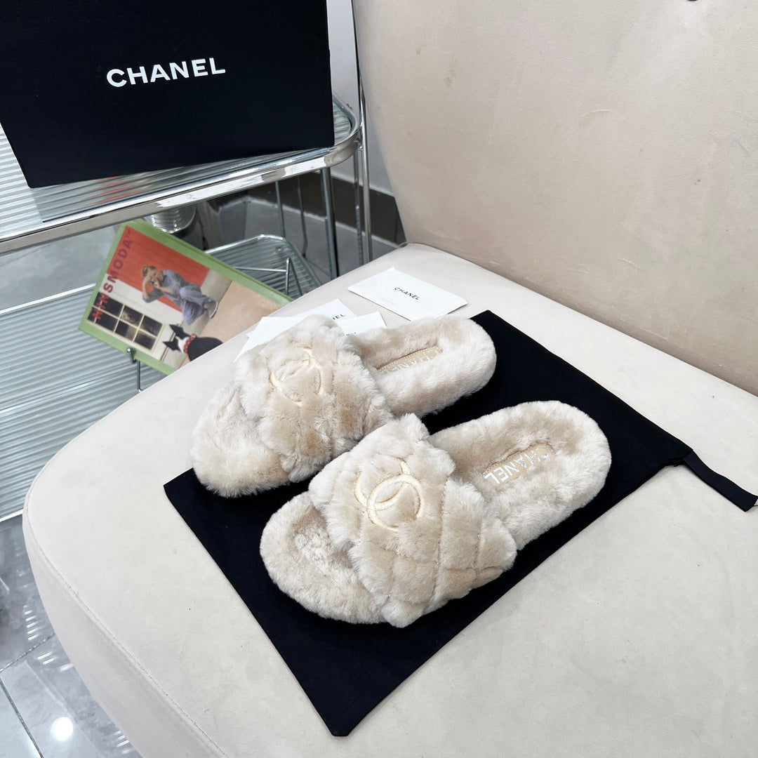 CHANEL 25S FUR SLIPPERS WITH EXPOSED-STITCH STRAPS IN LIGHT GRAY - 35