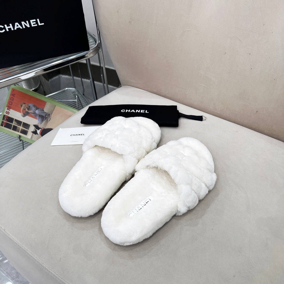 CHANEL 25S FUR SLIPPERS WITH EXPOSED-STITCH STRAPS IN WHITE - 35