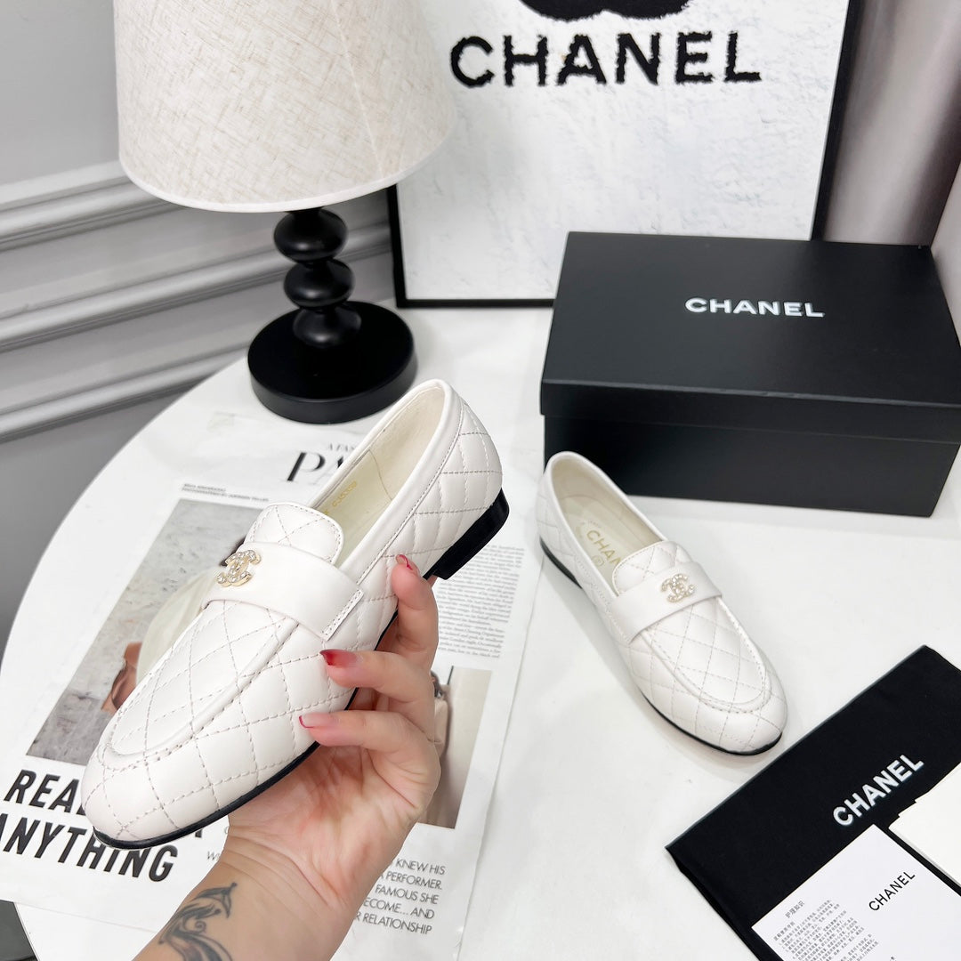 CHANEL 25S LOAFER DANCE SHOES IN WHITE CALFSKIN GOLD HARDWRE - 35