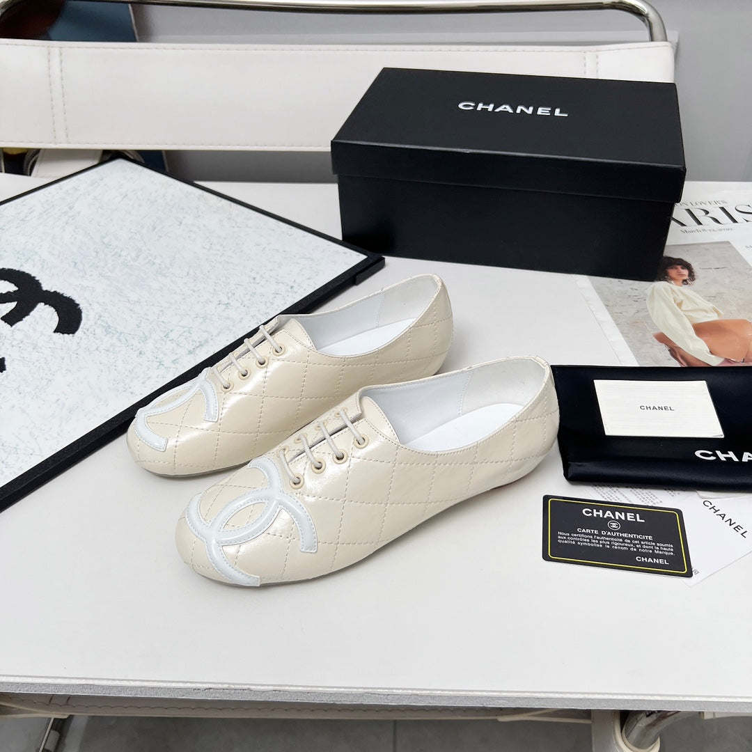CHANEL 25S DANCE SHOES WITH PRINTED LOGO IN WHITE CALFSKIN - 35