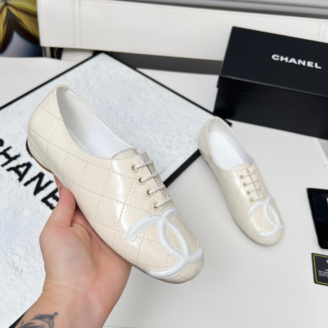 CHANEL 25S DANCE SHOES WITH PRINTED LOGO IN WHITE CALFSKIN - 35