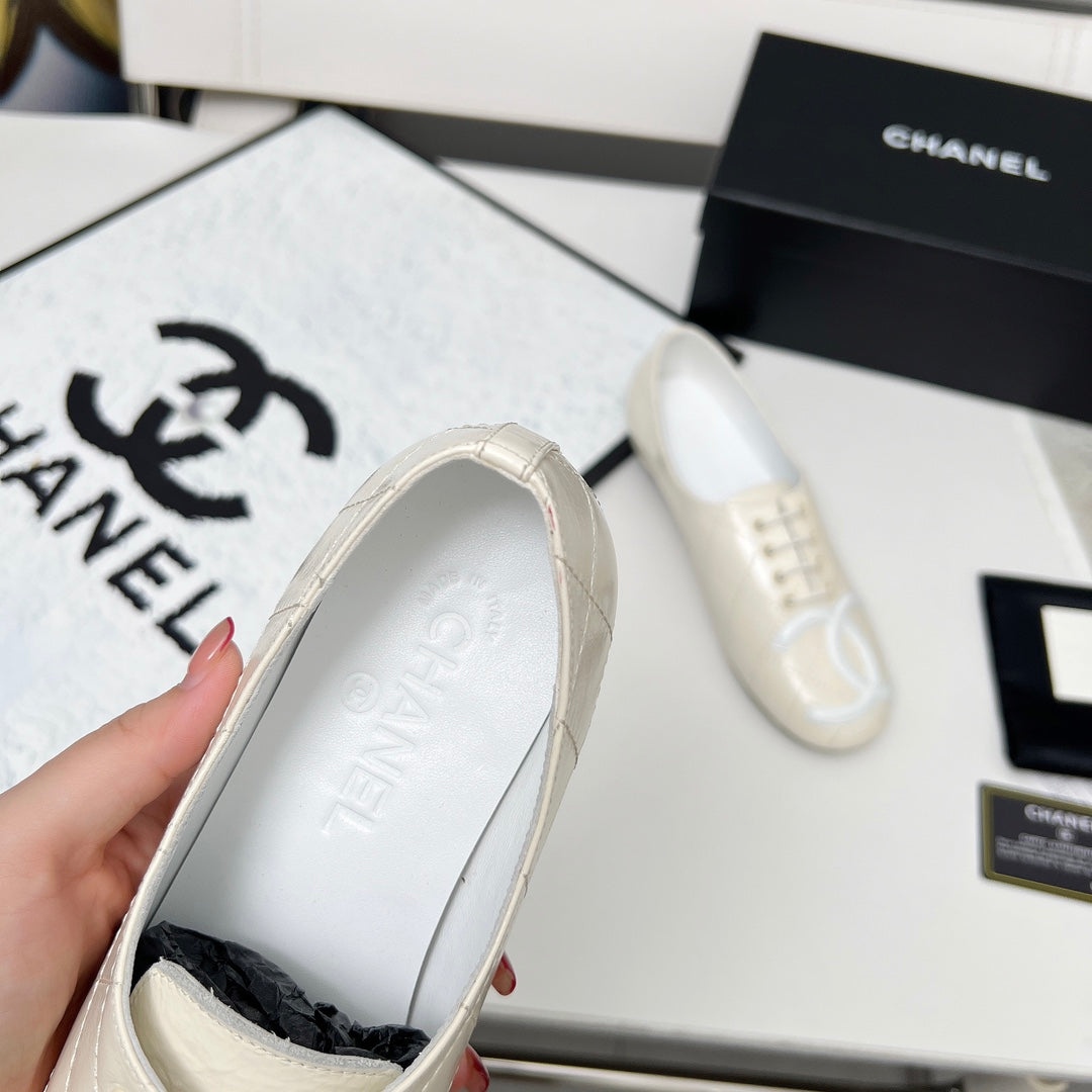 CHANEL 25S DANCE SHOES WITH PRINTED LOGO IN WHITE CALFSKIN - 35