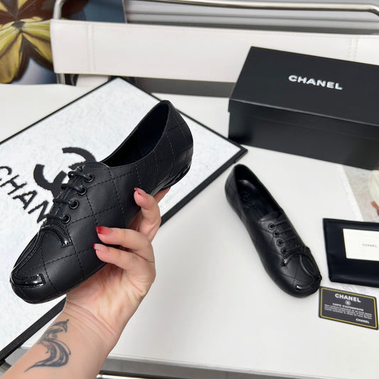 CHANEL 25S ТУФЛІ ДЛЯ ТАНЦІВ З ДРУКОВАНИМ ЛОГОТИПОМ З ЧОРНОЇ ТЕЛЯЧОЇ ШКІРИ - 35