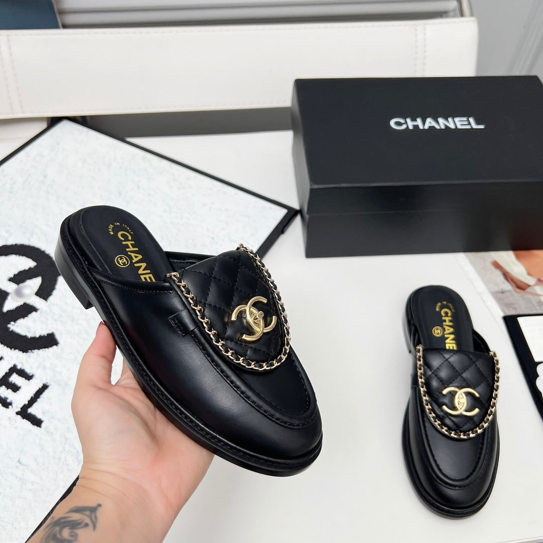 CHANEL 25S MULES WITH CHAIN DETAIL IN BLACK CALFSKIN GOLD HARDWRE - 35