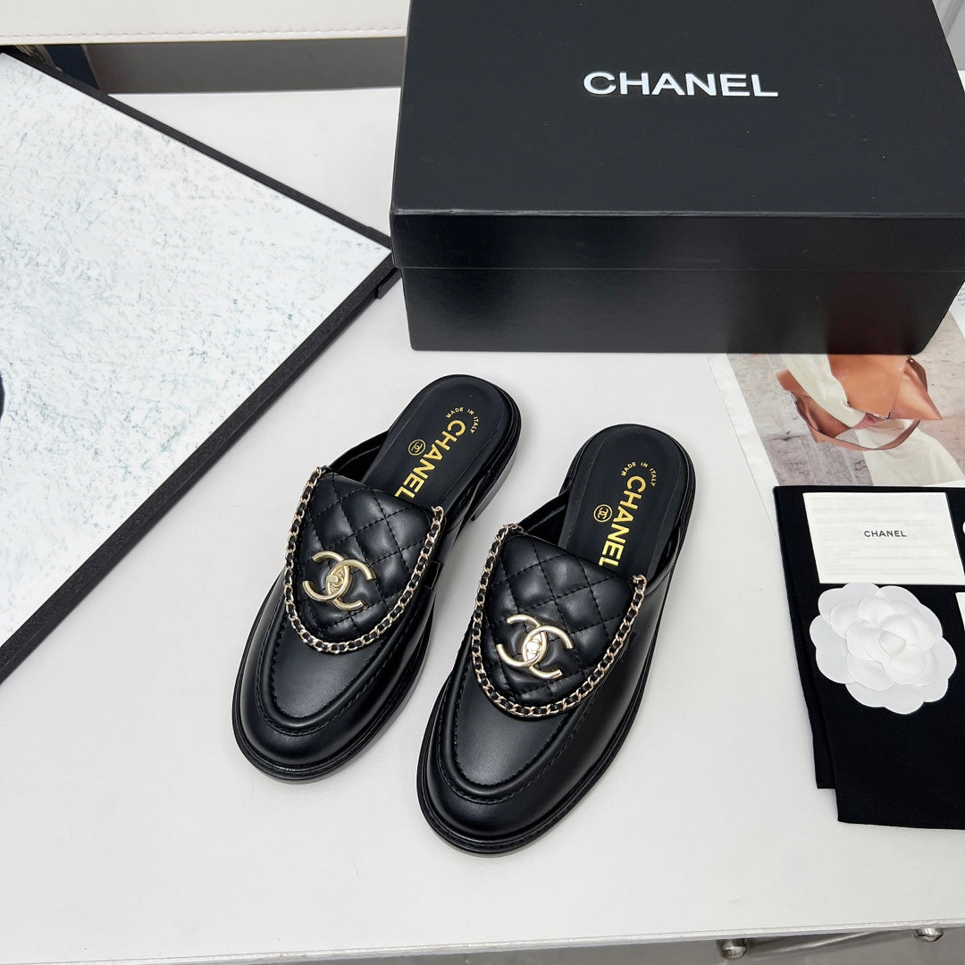 CHANEL 25S MULES WITH CHAIN DETAIL IN BLACK CALFSKIN GOLD HARDWRE - 35