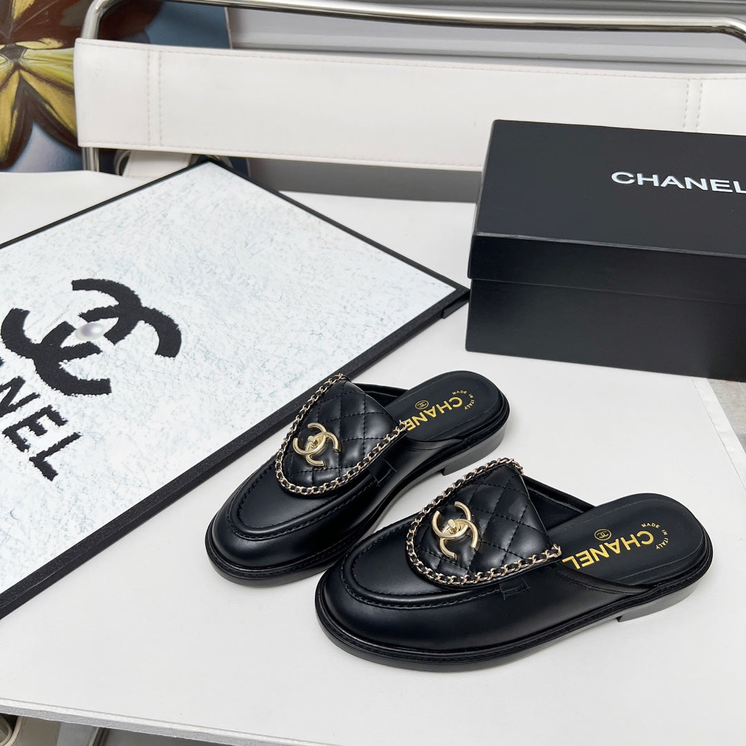 CHANEL 25S MULES WITH CHAIN DETAIL IN BLACK CALFSKIN GOLD HARDWRE - 35