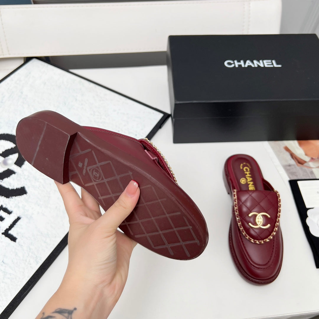 CHANEL 25S MULES WITH CHAIN DETAIL IN BURGUNDY CALFSKIN GOLD HARDWRE - 35