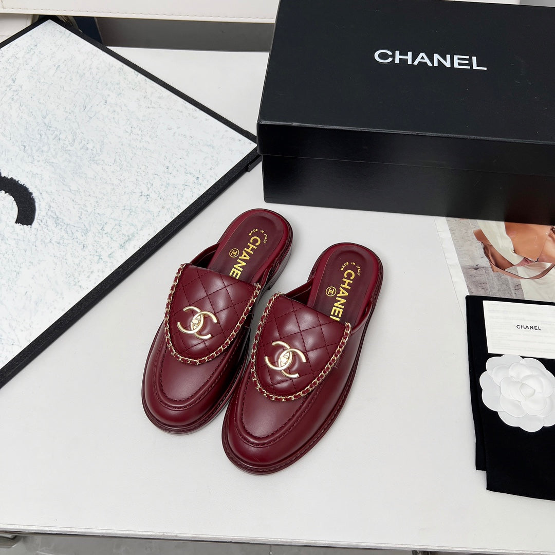 CHANEL 25S MULES WITH CHAIN DETAIL IN BURGUNDY CALFSKIN GOLD HARDWRE - 35