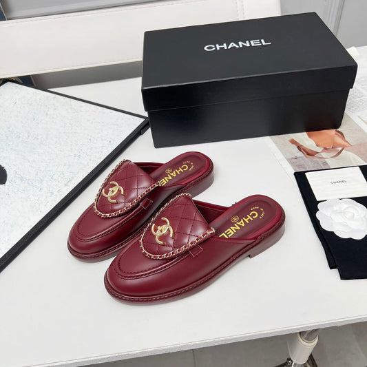 CHANEL 25S МЮЛІ З ЛАНЦЮЖКОМ З БОРДОВОЇ ТЕЛЯЧОЇ ШКІРИ З ФУРНІТУРОЮ ЗІ ЗОЛОТА