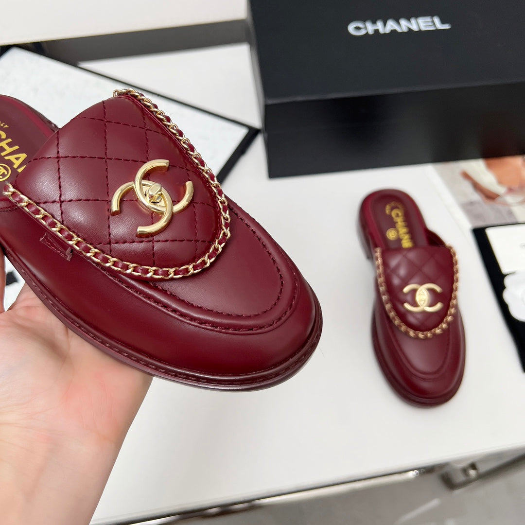 CHANEL 25S MULES WITH CHAIN DETAIL IN BURGUNDY CALFSKIN GOLD HARDWRE - 35