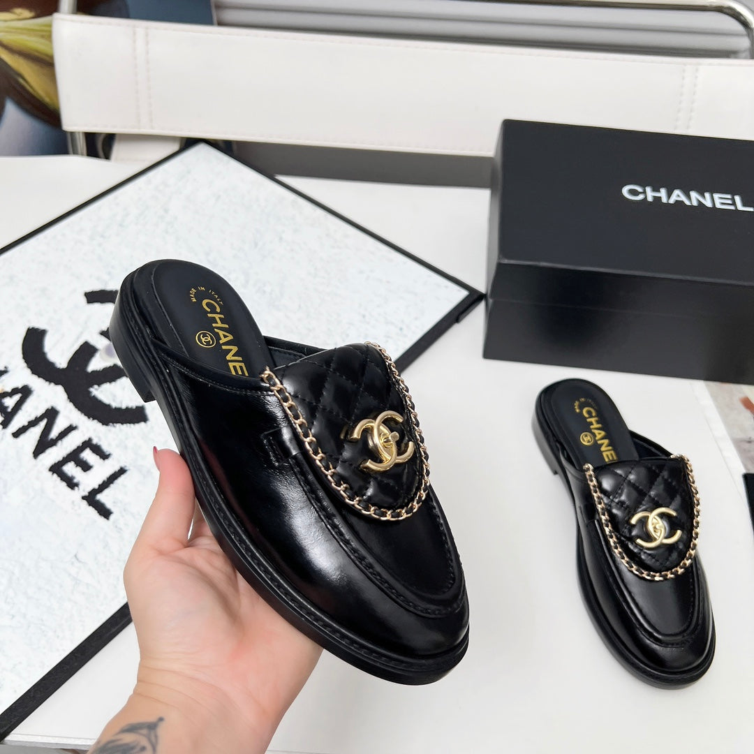 CHANEL 25S MULES WITH CHAIN DETAIL IN BLACK GLOSSY CALFSKIN GOLD HARDWRE - 35