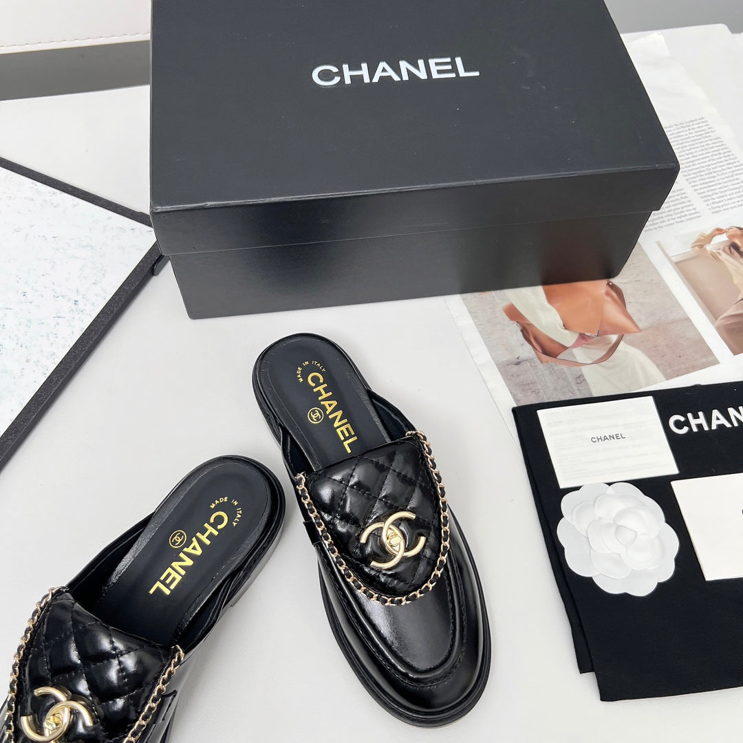 CHANEL 25S MULES WITH CHAIN DETAIL IN BLACK GLOSSY CALFSKIN GOLD HARDWRE - 35