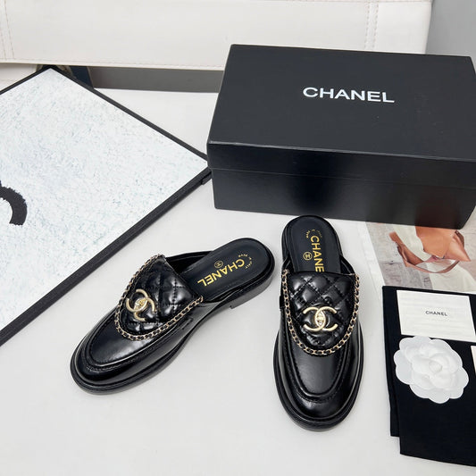 CHANEL 25S MULES WITH CHAIN DETAIL IN BLACK GLOSSY CALFSKIN GOLD HARDWRE - 35