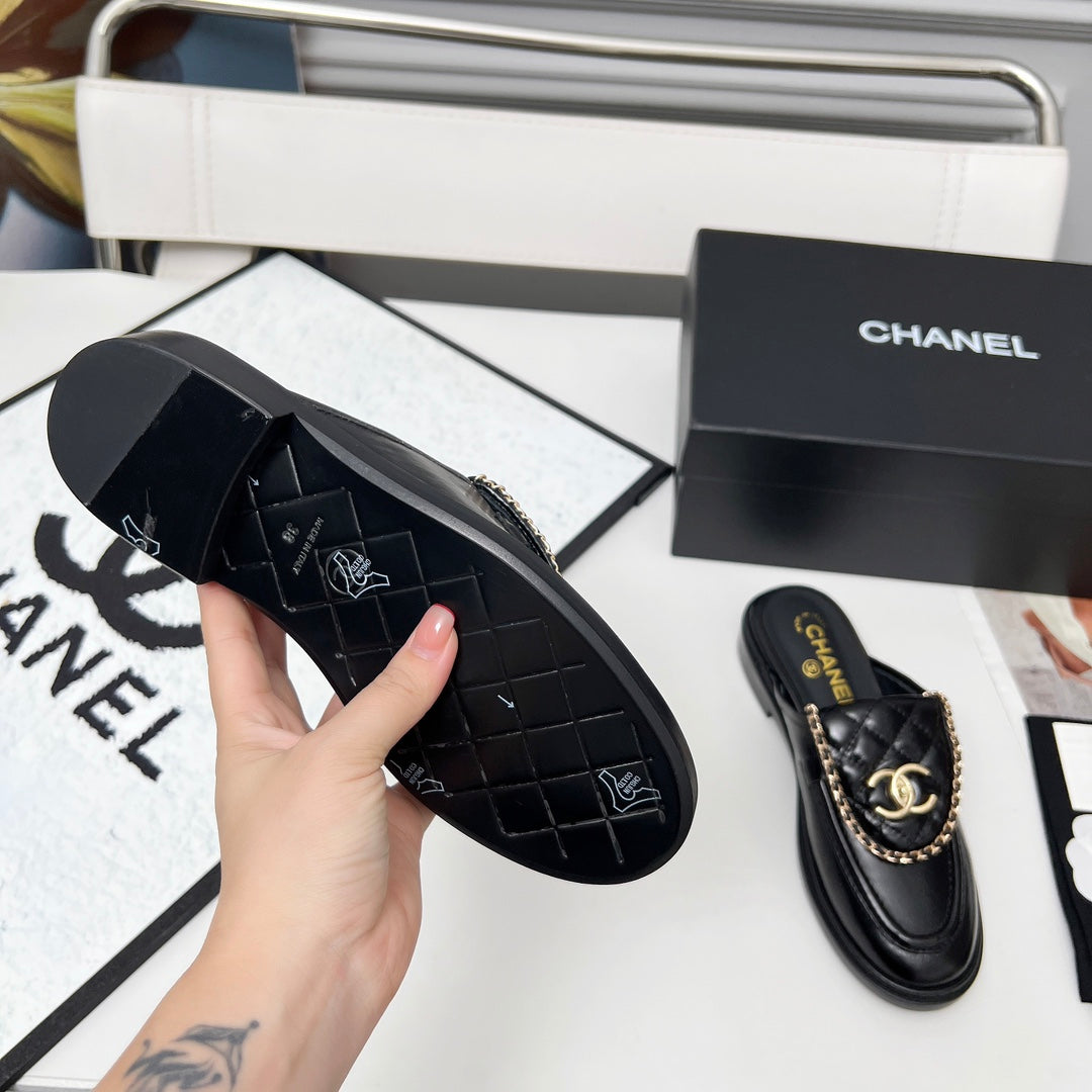CHANEL 25S MULES WITH CHAIN DETAIL IN BLACK GLOSSY CALFSKIN GOLD HARDWRE - 35