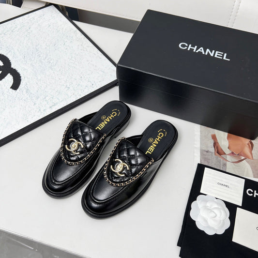 CHANEL 25S MULES WITH CHAIN DETAIL IN BLACK GLOSSY CALFSKIN GOLD HARDWARE