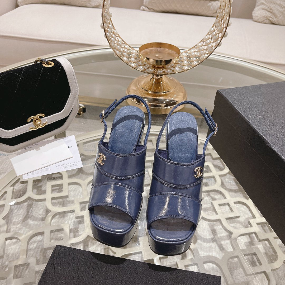 sandals blue patent crumpled lambskin - 35