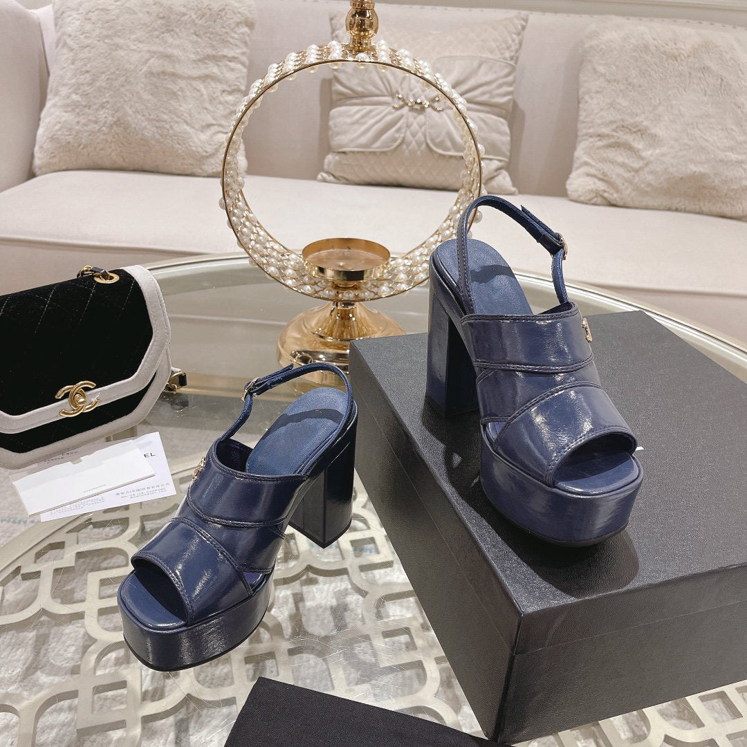 sandals blue patent crumpled lambskin - 35