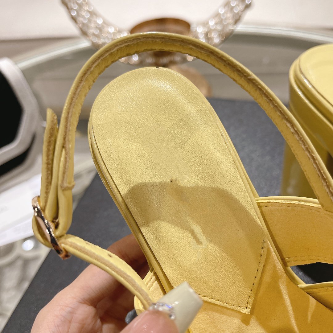 sandals yellow patent crumpled lambskin - 35