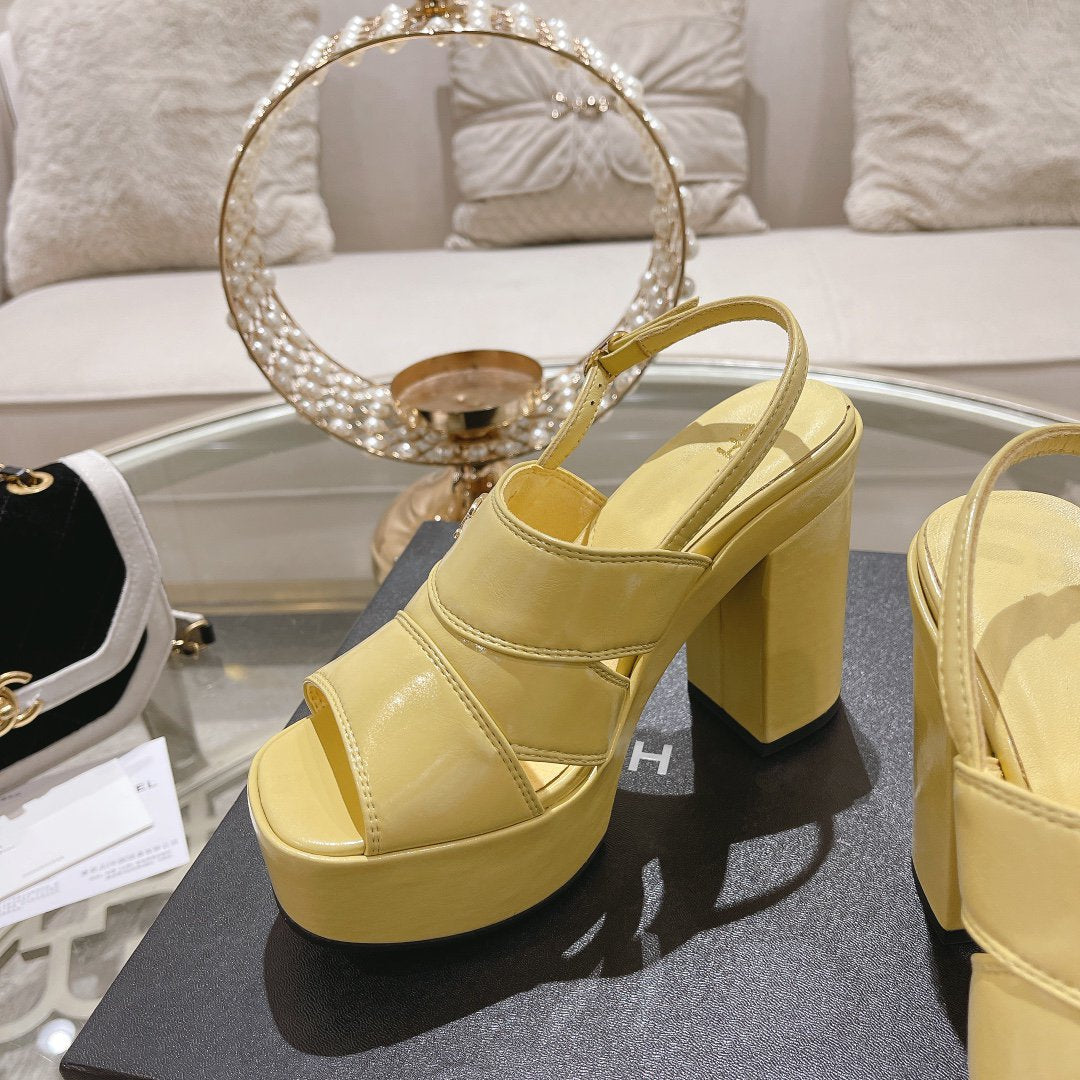 sandals yellow patent crumpled lambskin - 35