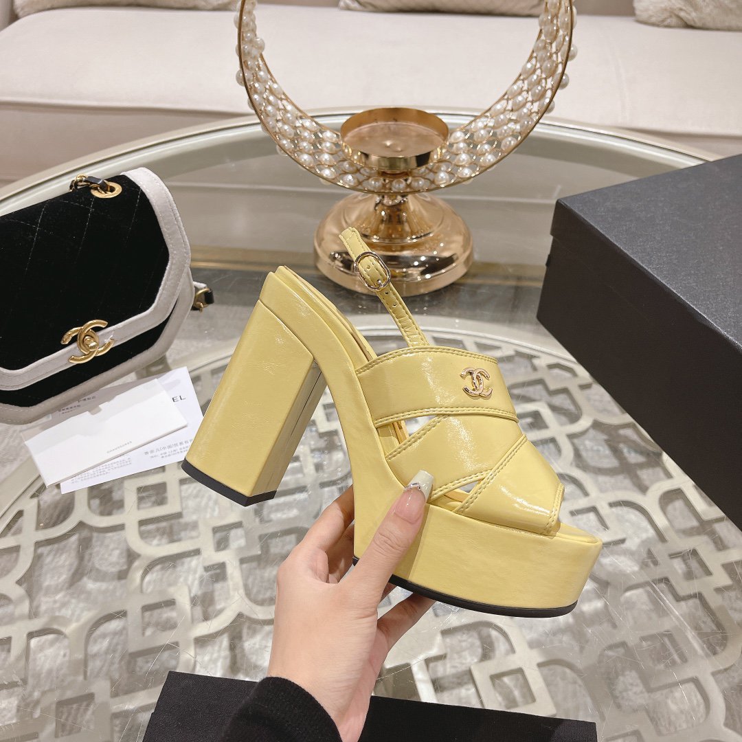 sandals yellow patent crumpled lambskin - 35