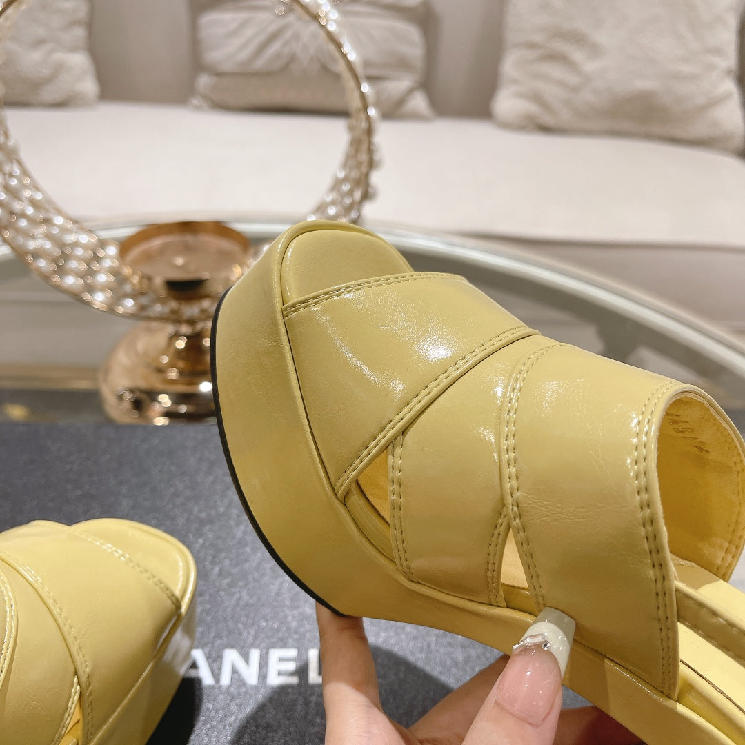sandals yellow patent crumpled lambskin - 35