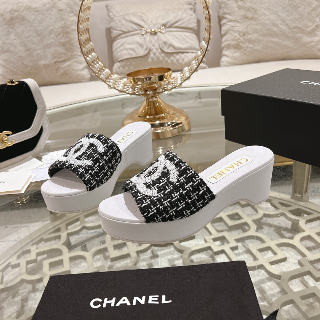 WEDGE PLATFORM IN BLACK FABRIC WITH WHITE LOGO - 34